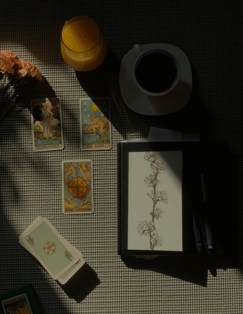 consultation tarot symbolique disponible à. Mâcon et en ligne