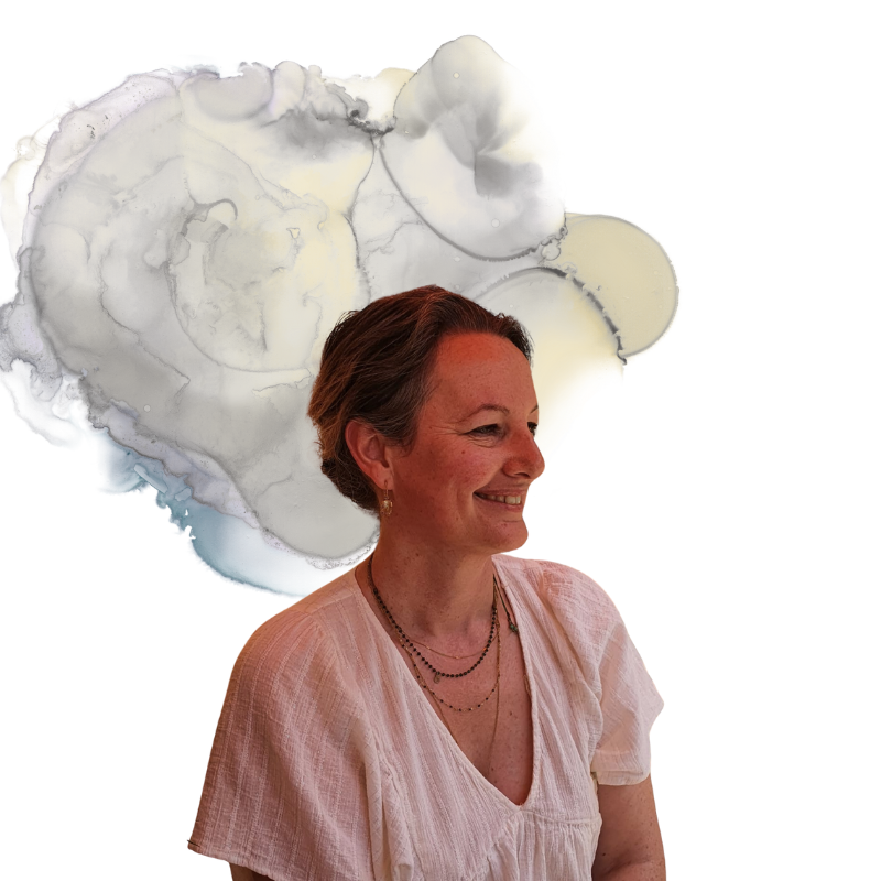 Portrait de Nathalie Auvolat, praticienne en psychologie symbolique et astrologie intégrative